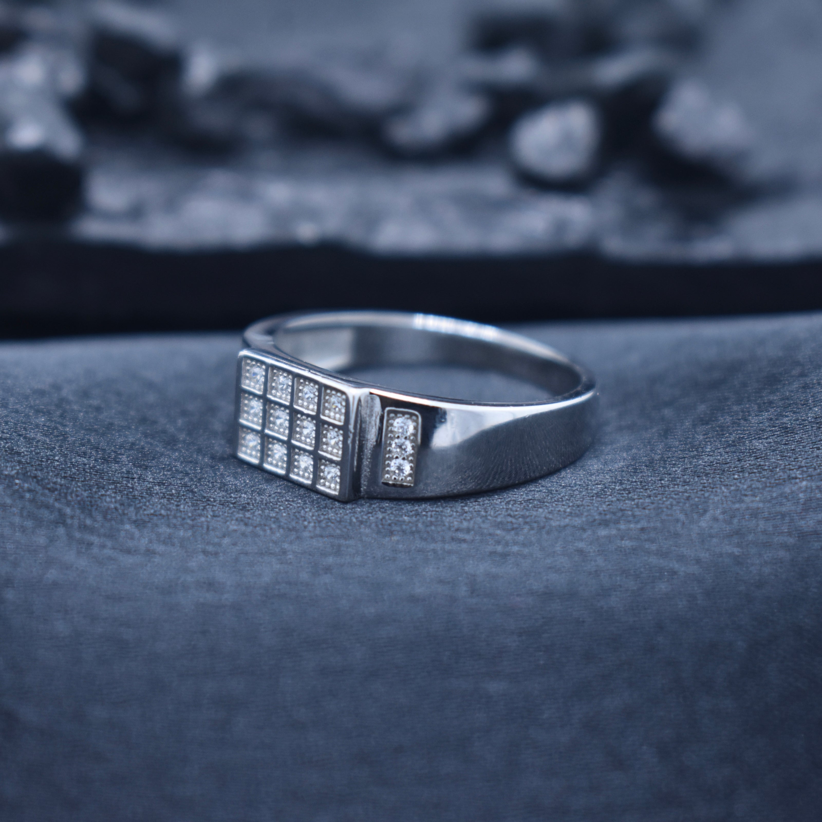 Grid-Pattern Statement Band