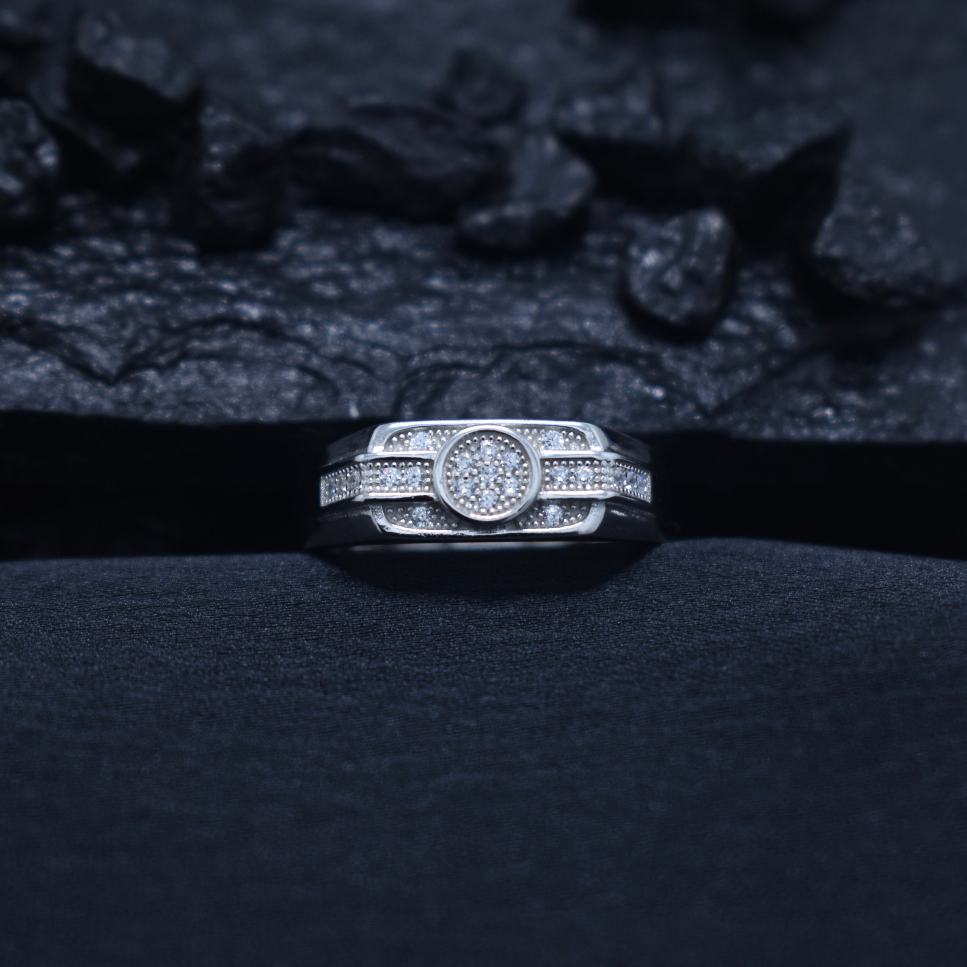 Architectural Circular Cluster Statement Band