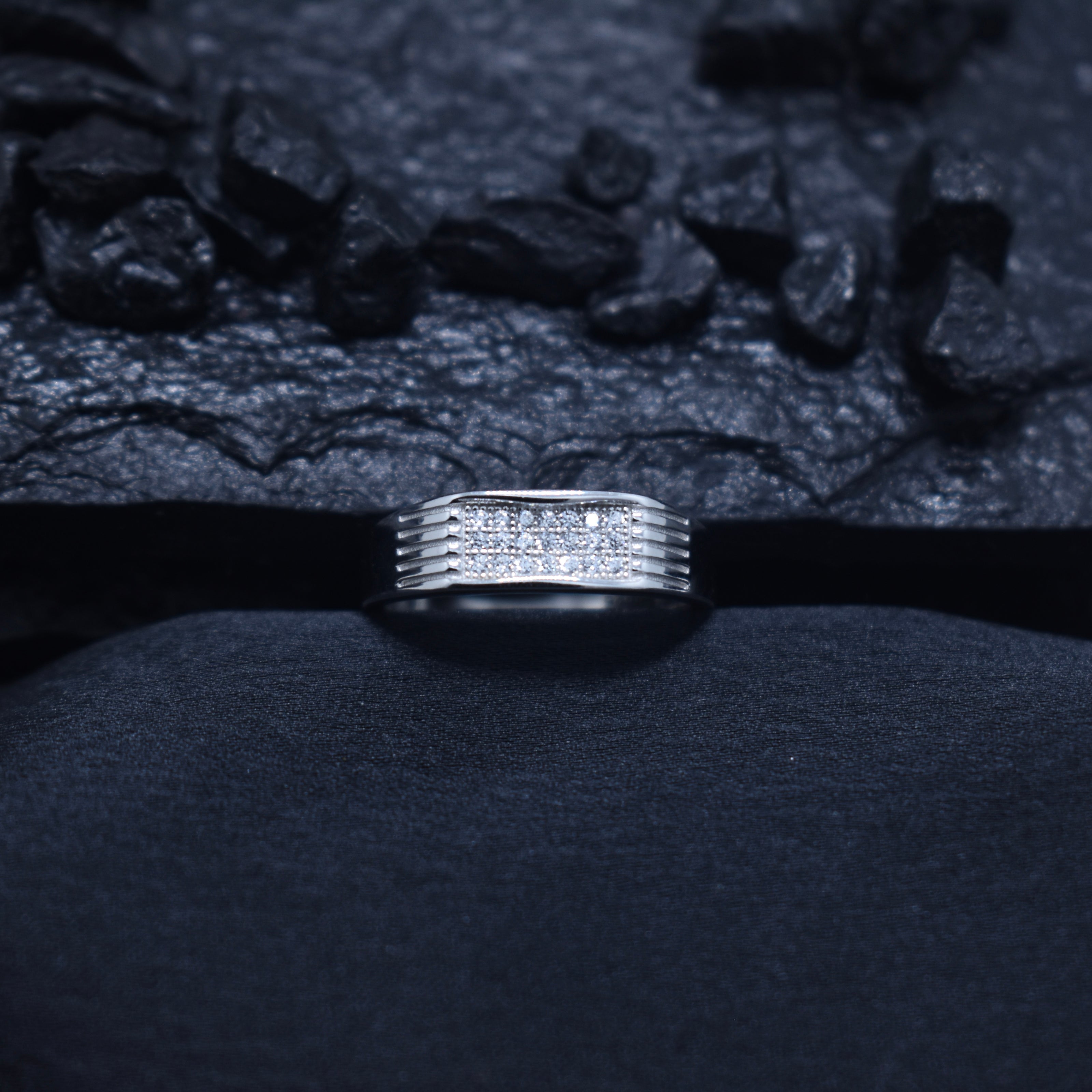 Linear Pave Statement Band