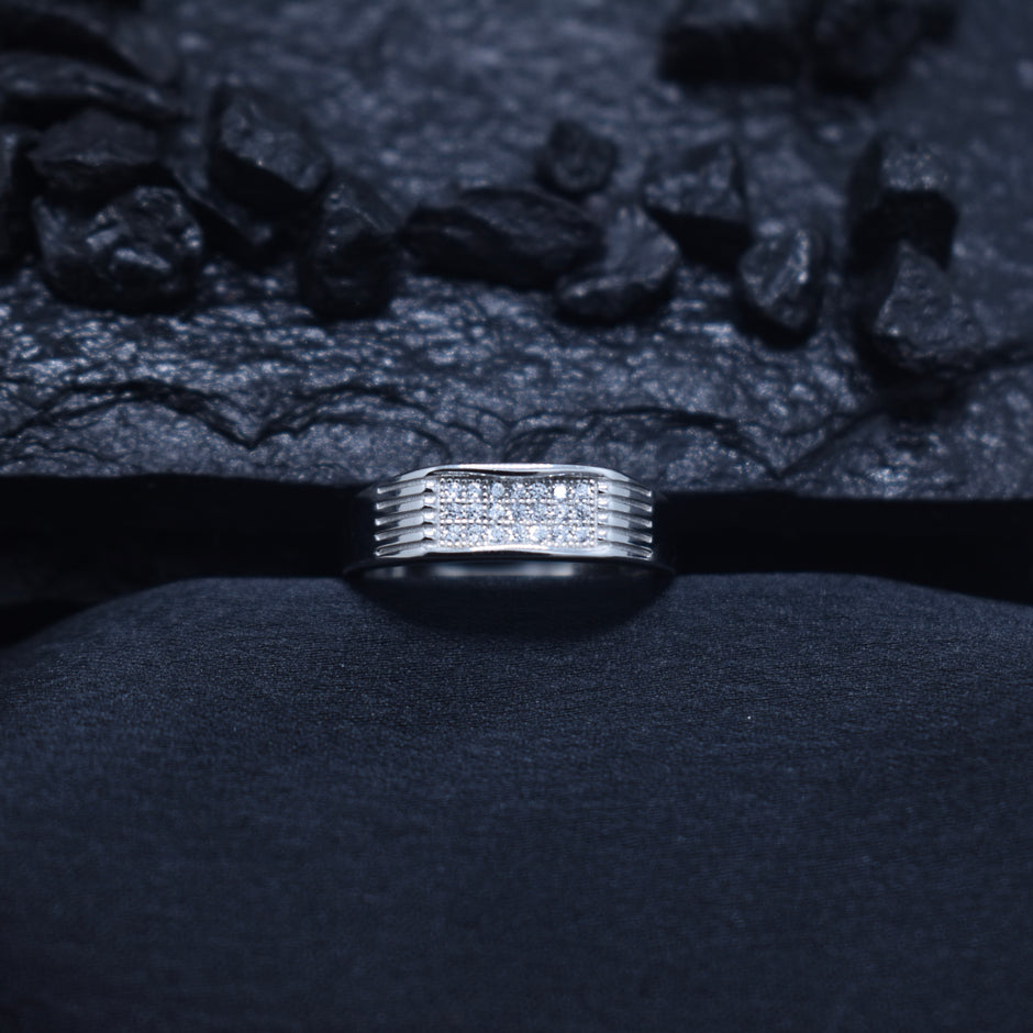 Linear Pave Statement Band