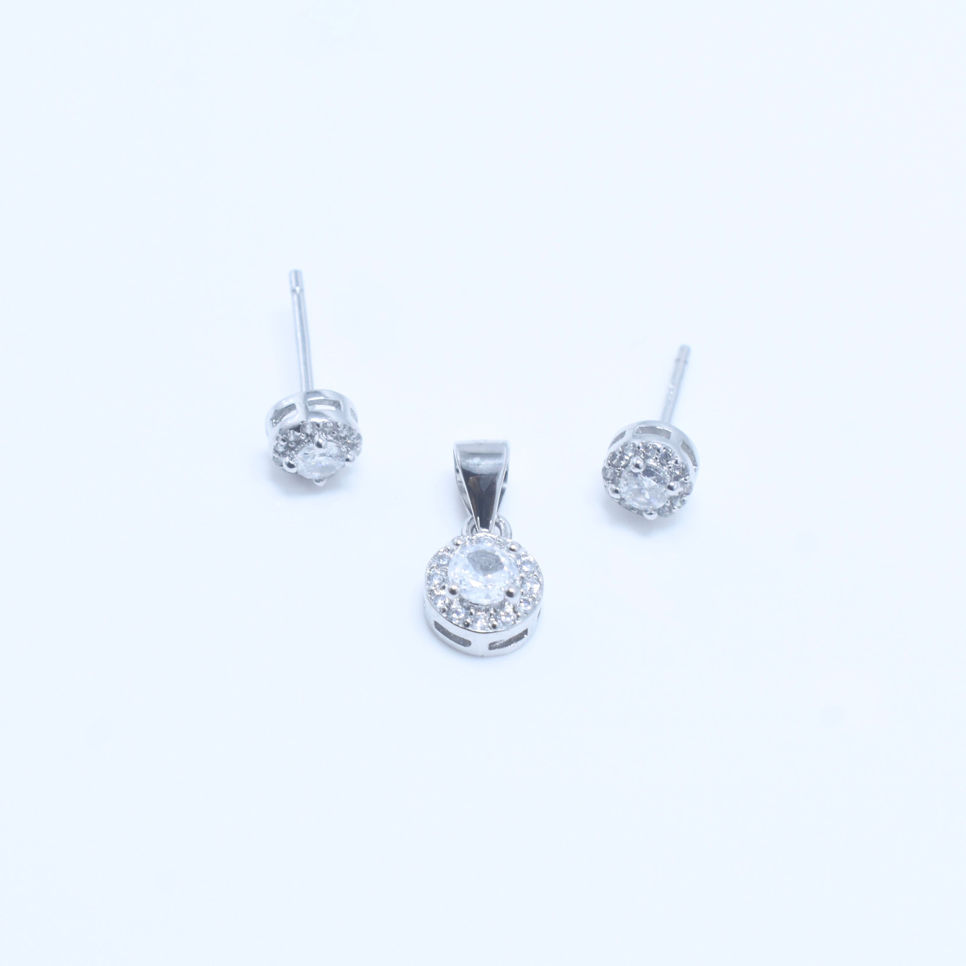 Solitaire Glow Silver Pendant Set