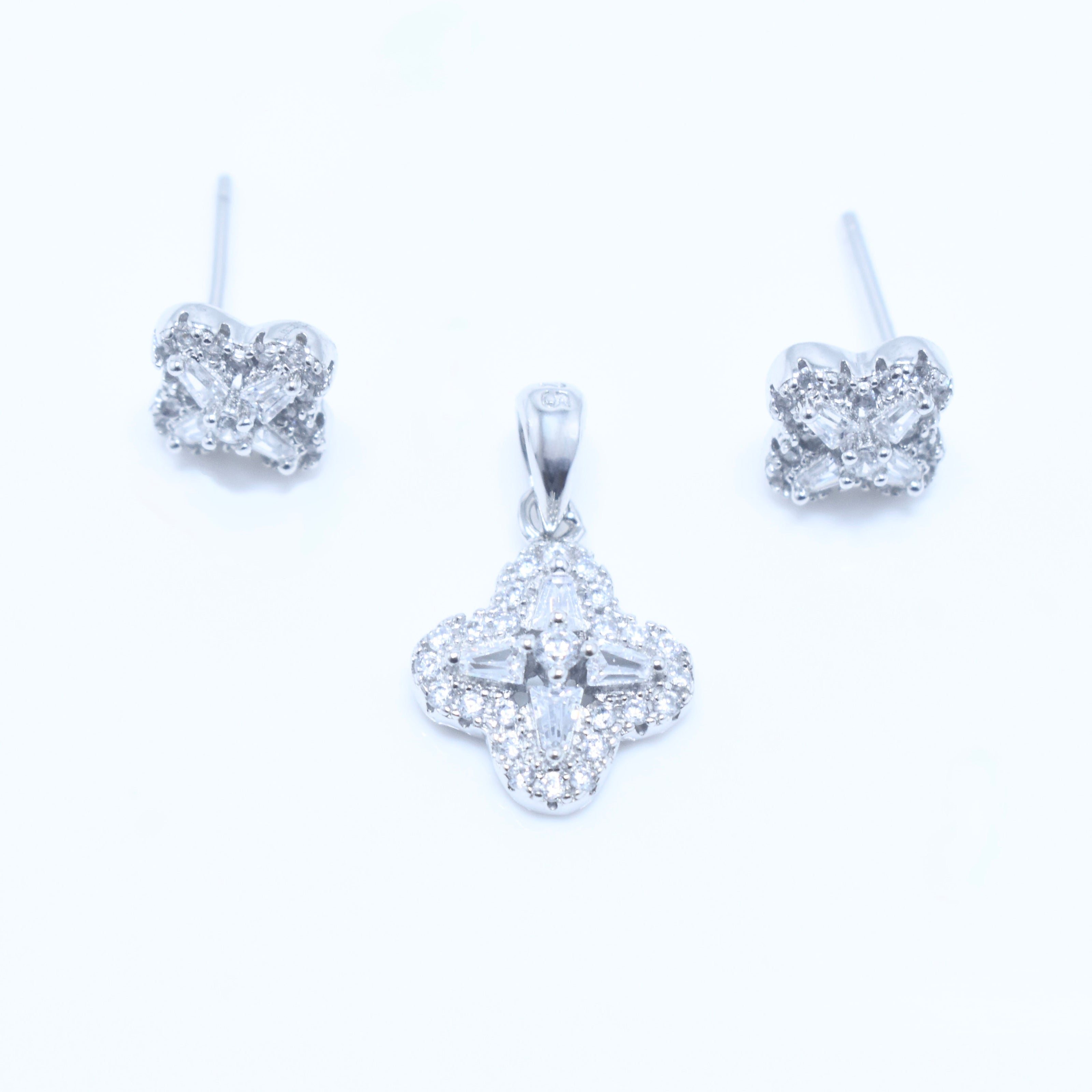 Elegant Floral CZ Cluster Silver Pendant Set