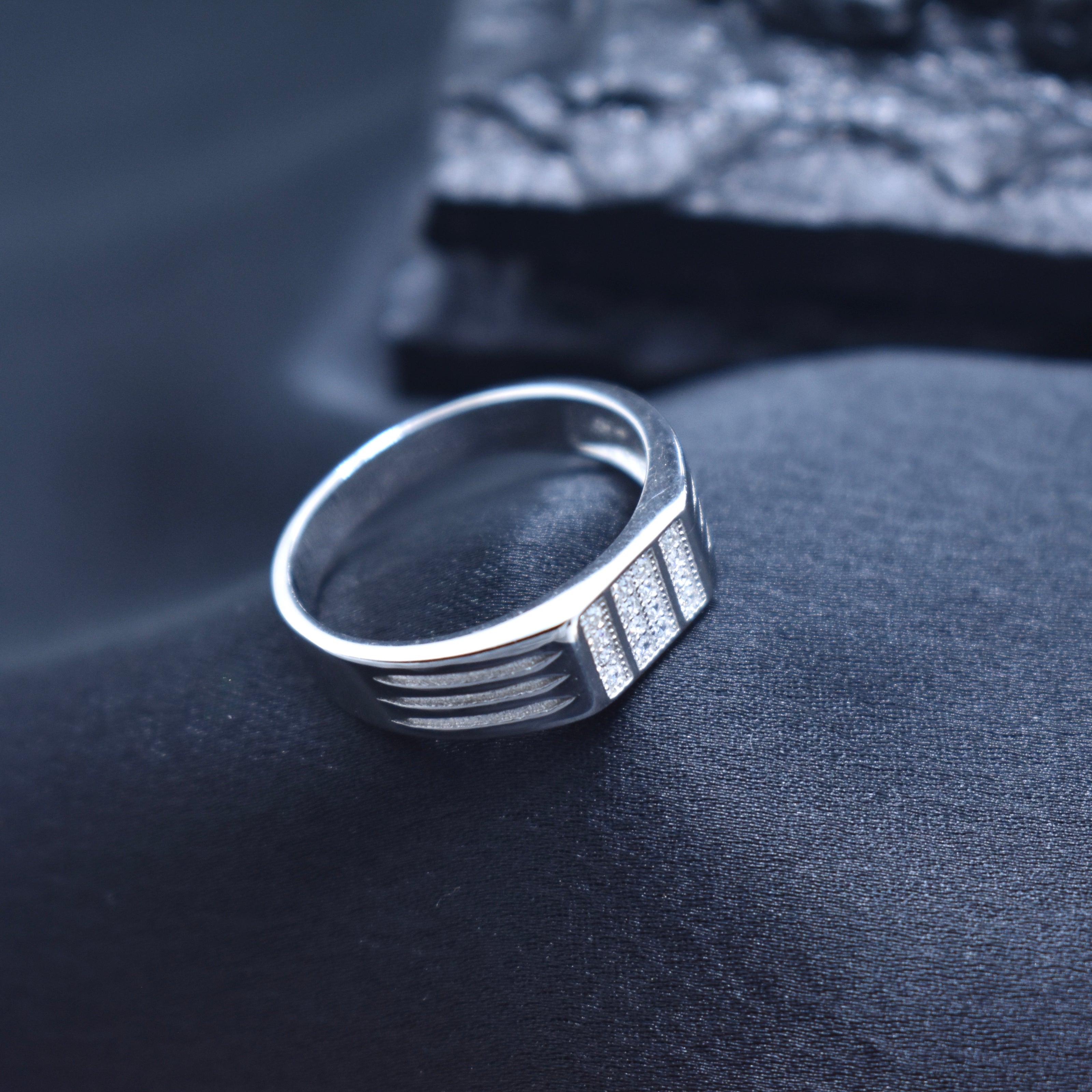 Triple-Bar Geometric Statement Band