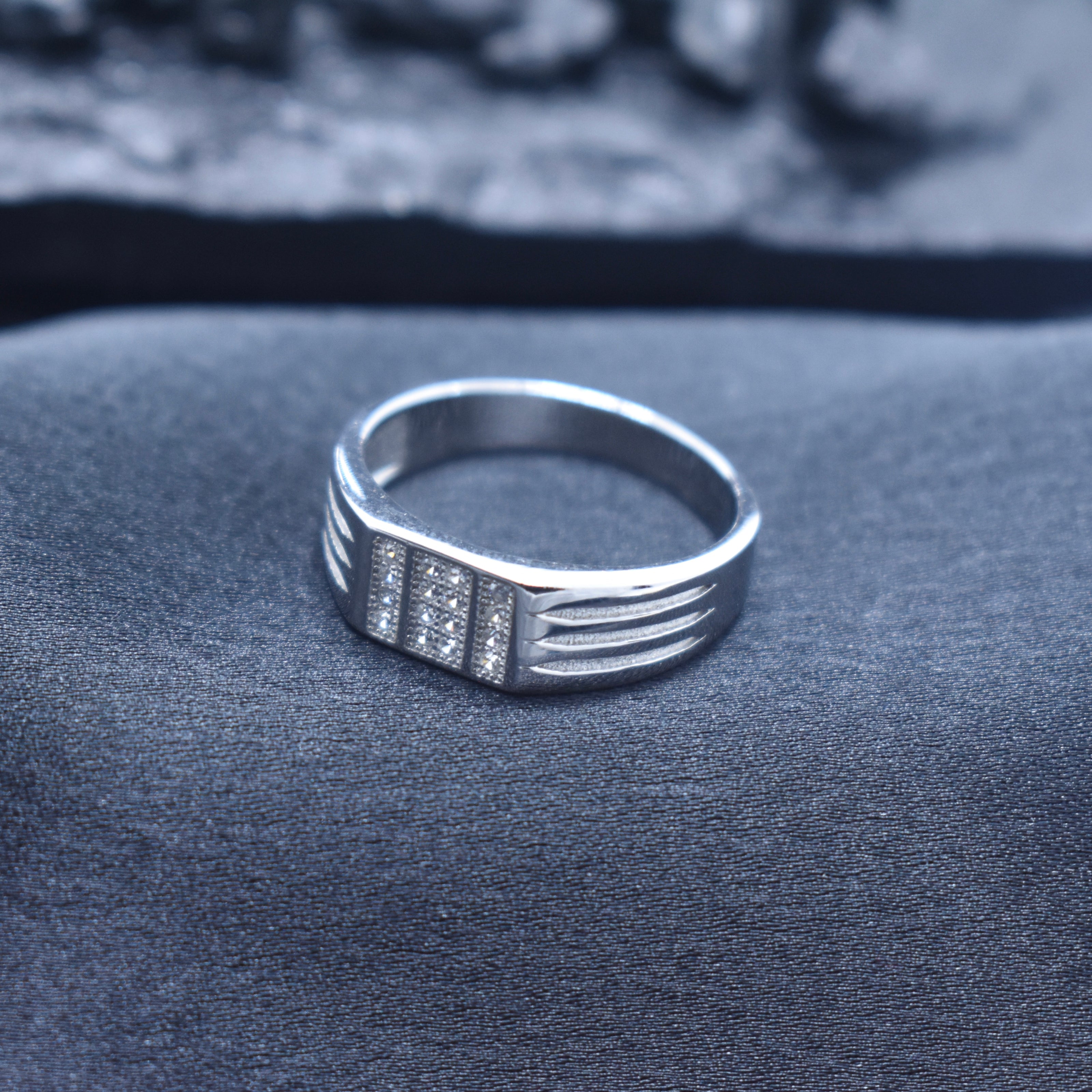 Triple-Bar Geometric Statement Band