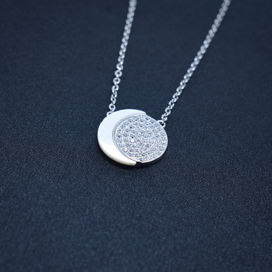 Minimal Round Pendant Necklace