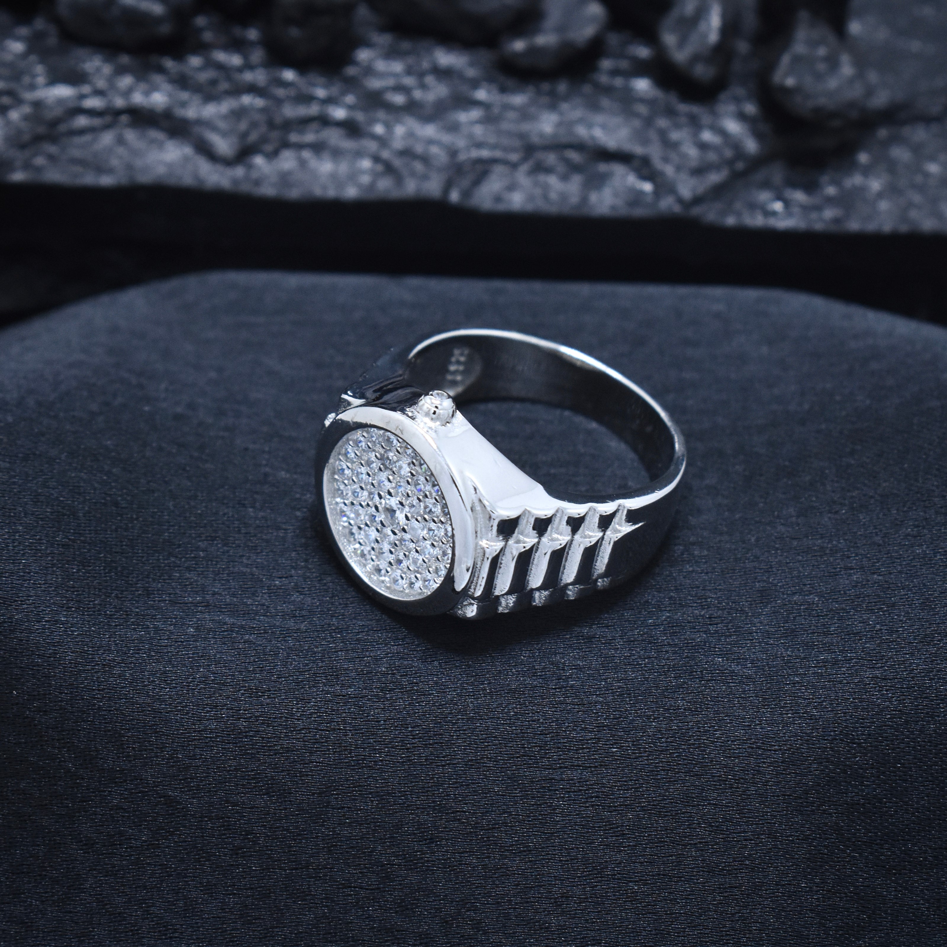 Circular Pave Watch-Link Signet Ring