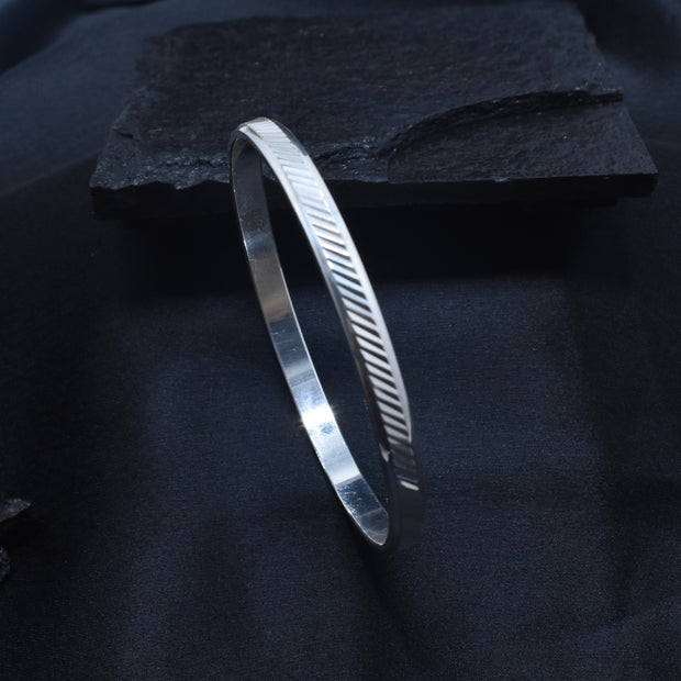 Diagonal Groove Silver Kada