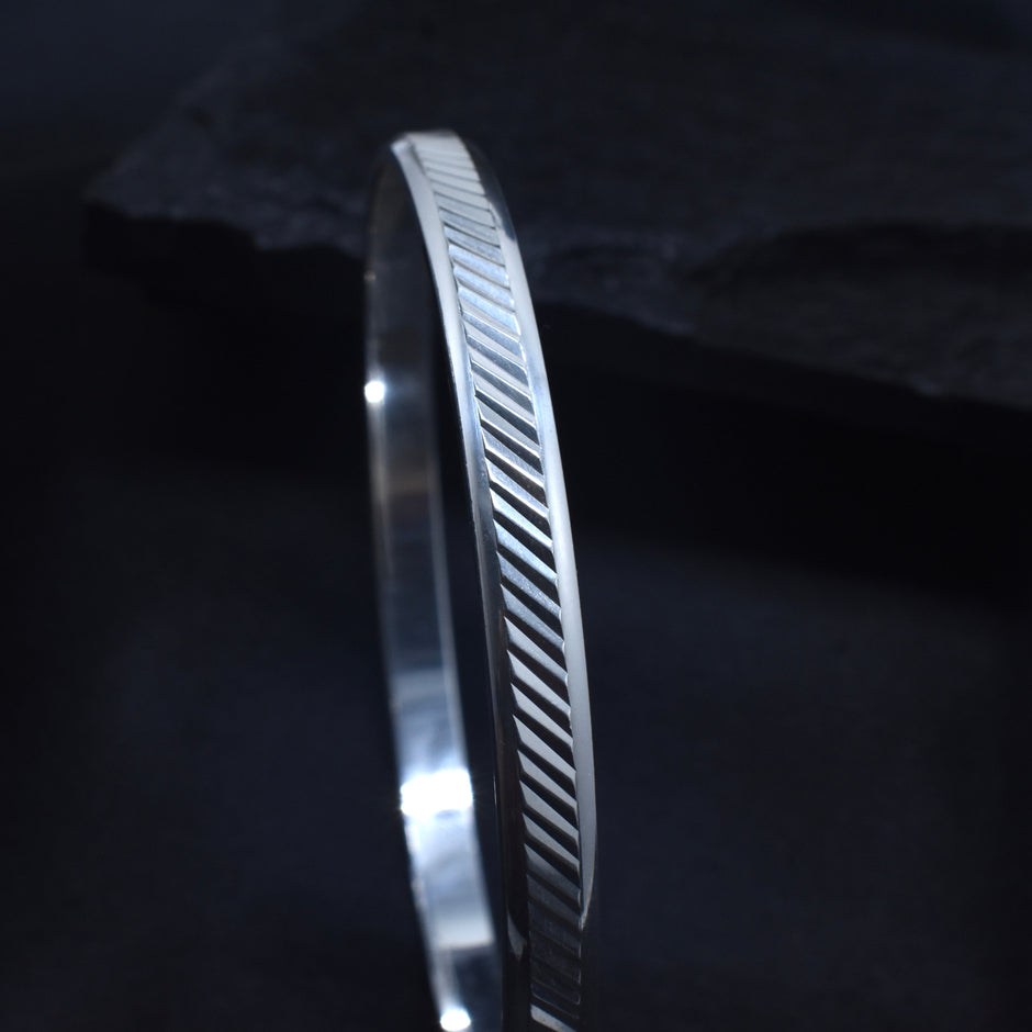 Diagonal Groove Silver Kada