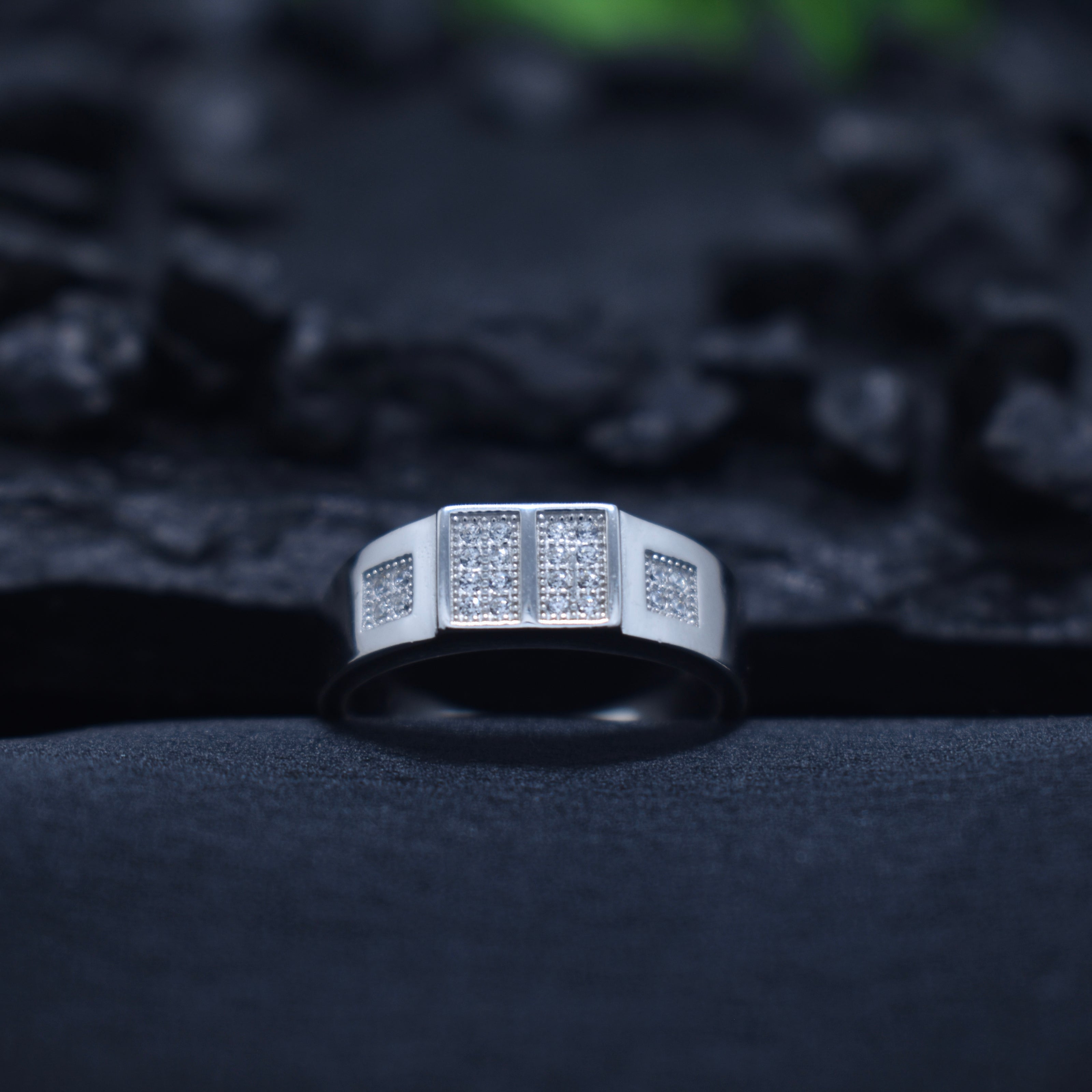 Grid-Pattern Statement Ring