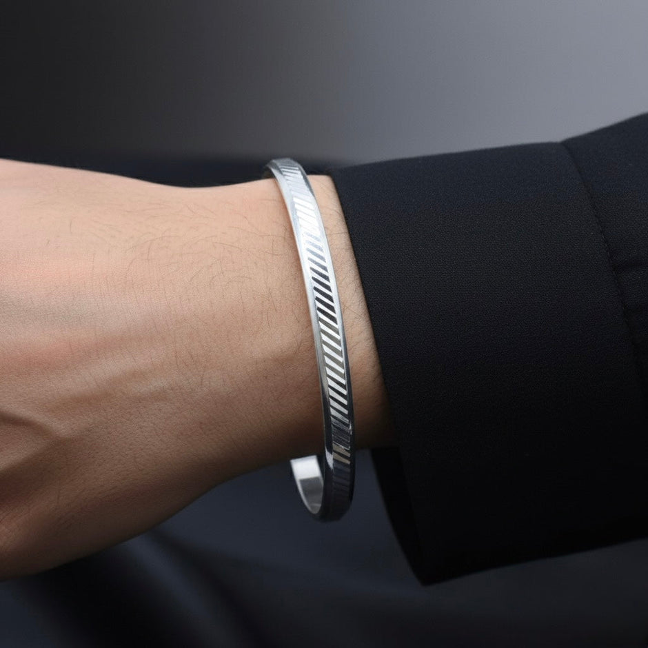 Diagonal Groove Silver Kada