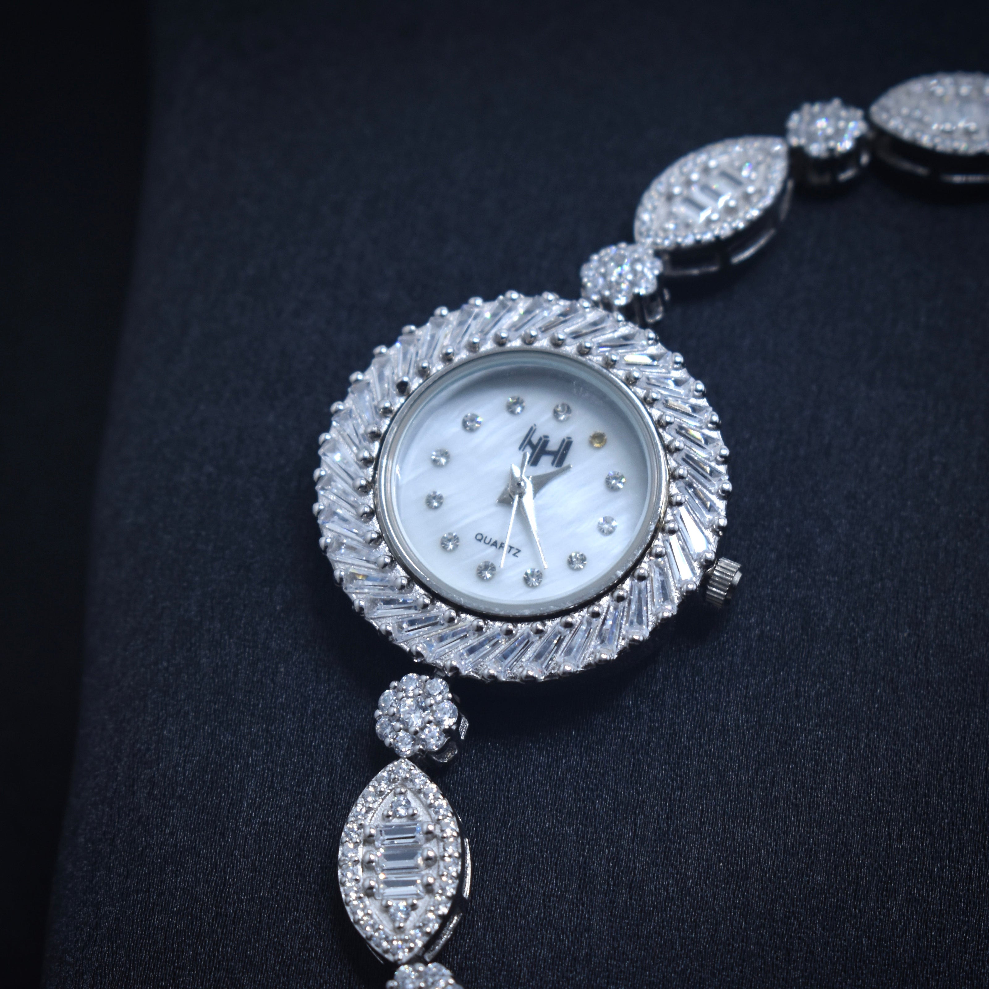 Vintage Oval Charm Silver Watch