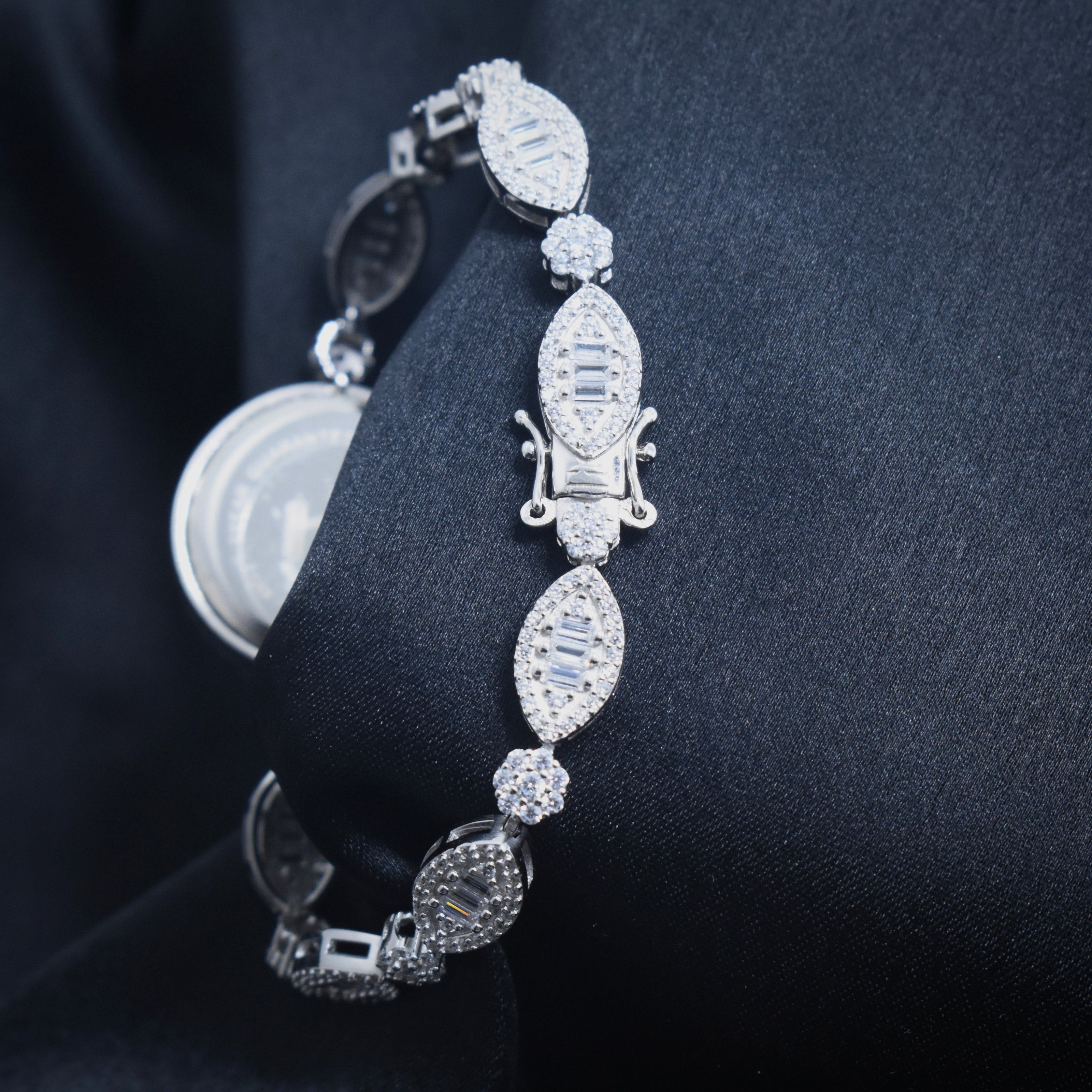 Vintage Oval Charm Silver Watch