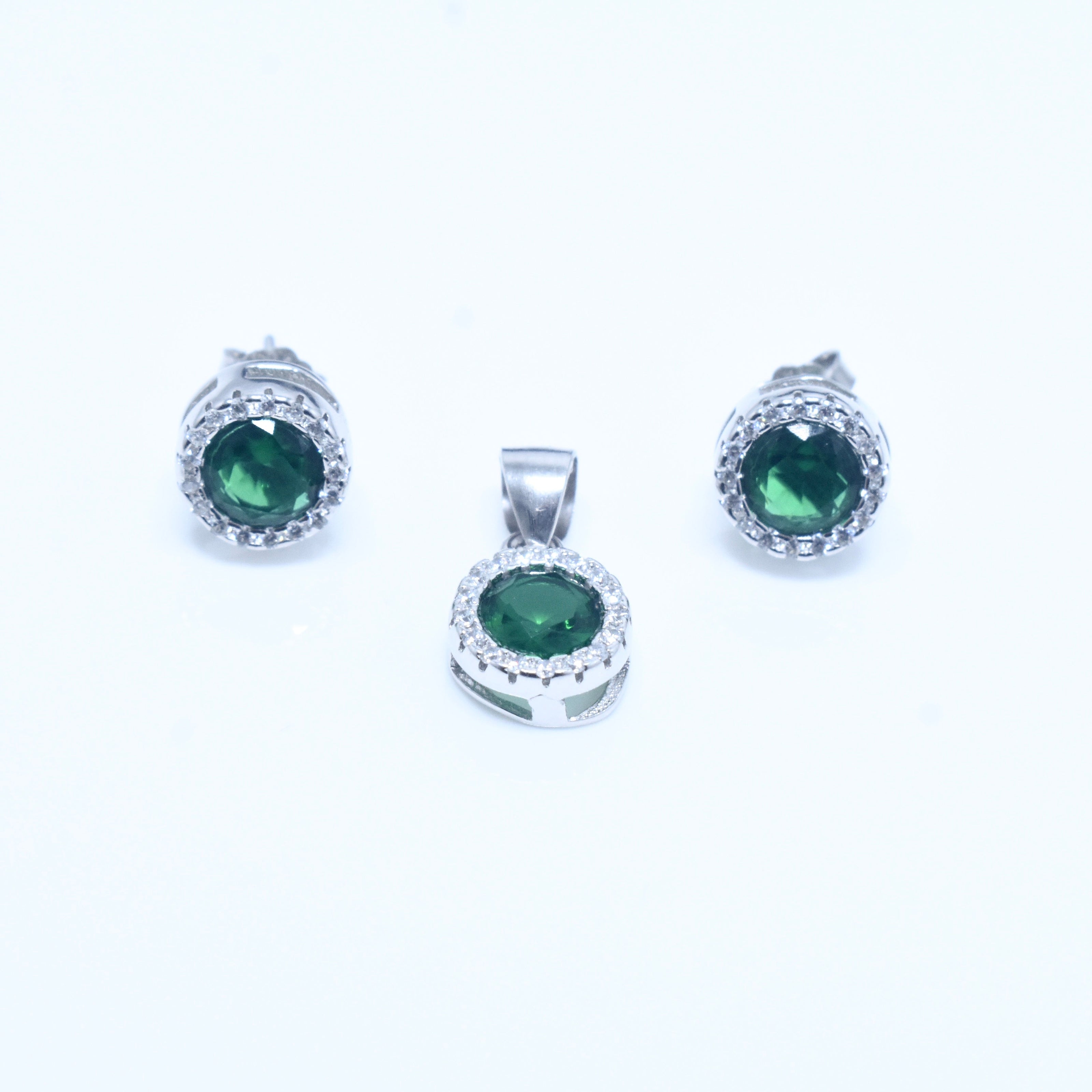 Green Round Solitaire Silver Pendant Set