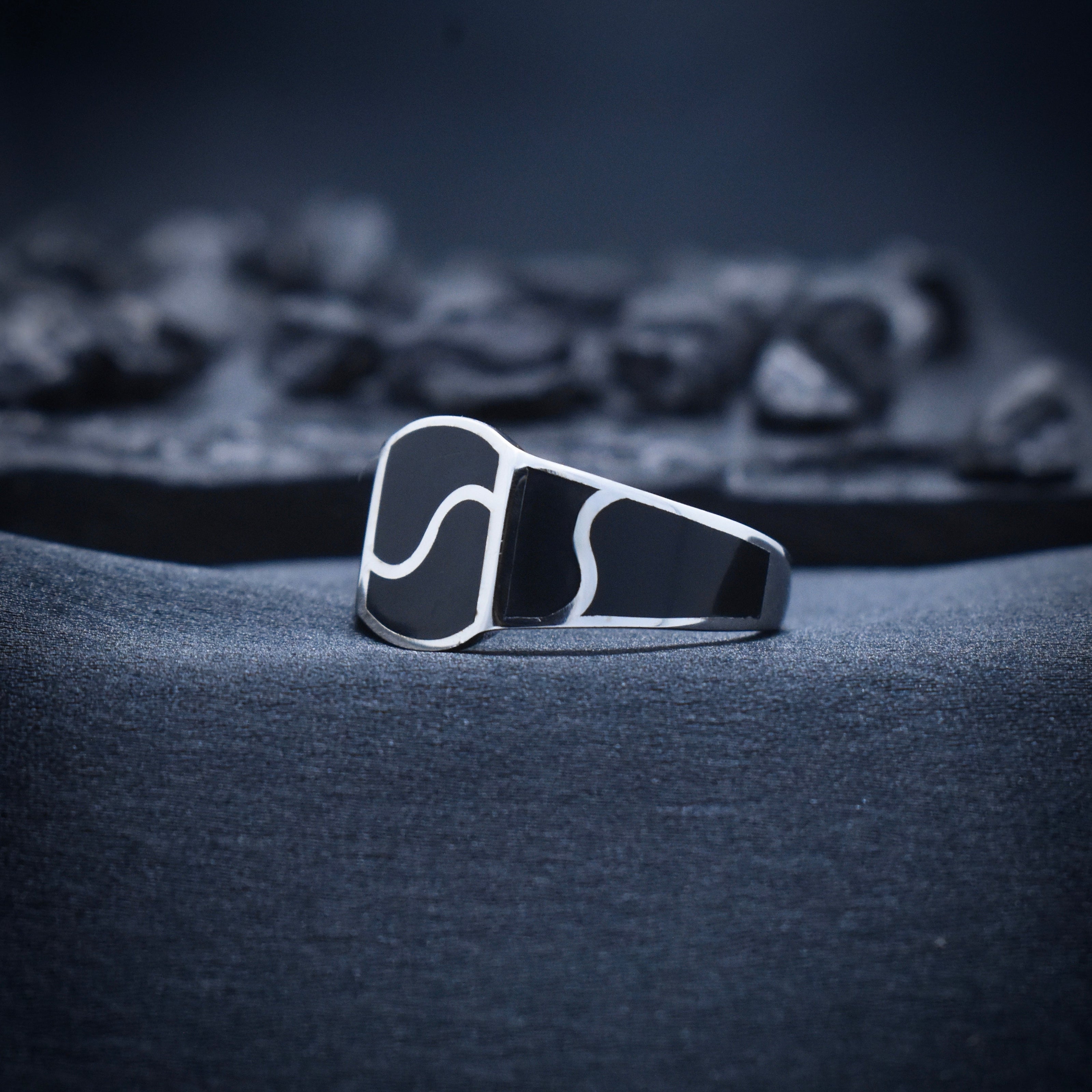 Silver Abstract Pattern Crest Ring