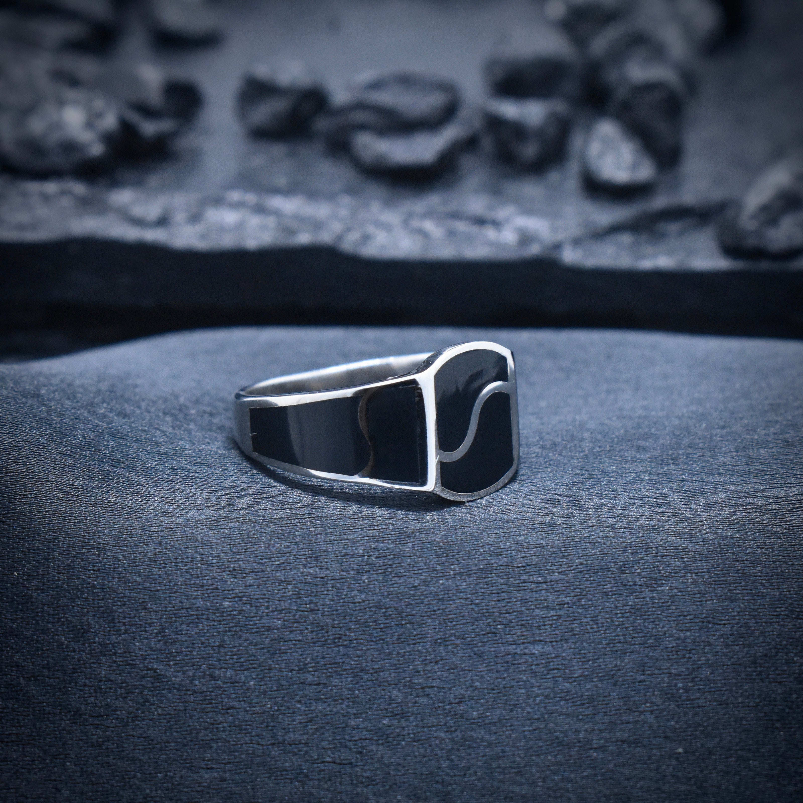 Silver Abstract Pattern Crest Ring