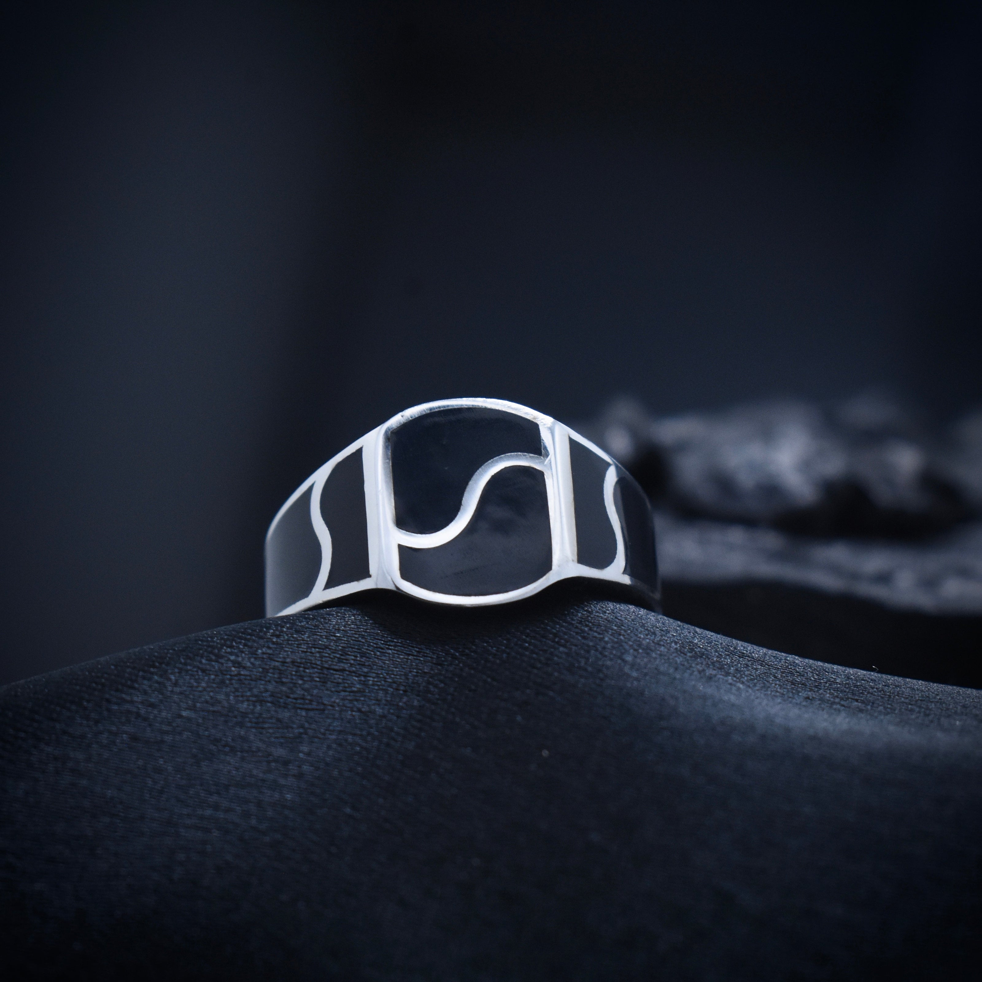 Silver Abstract Pattern Crest Ring