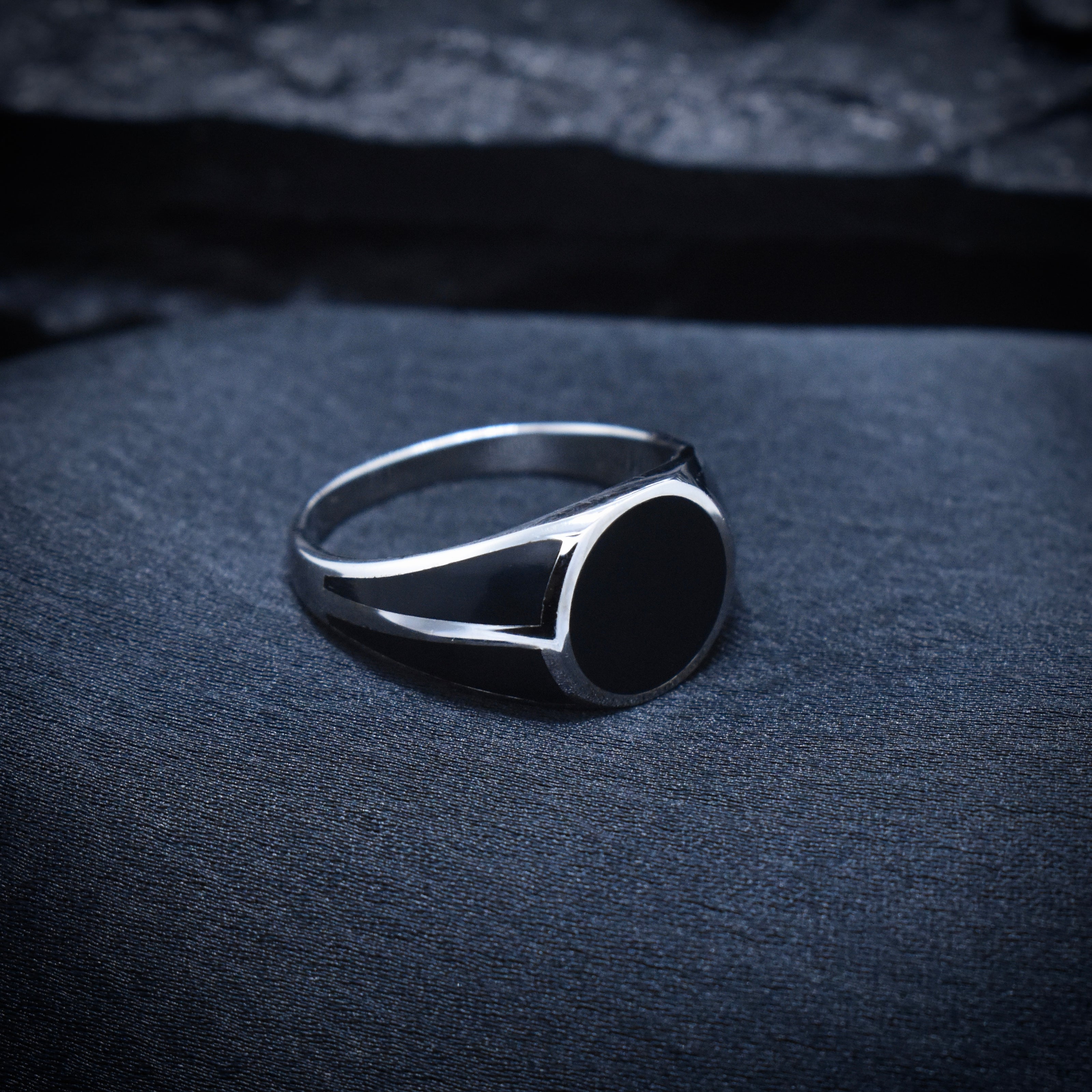 Dual-Tone Circular Enamel Signet Ring