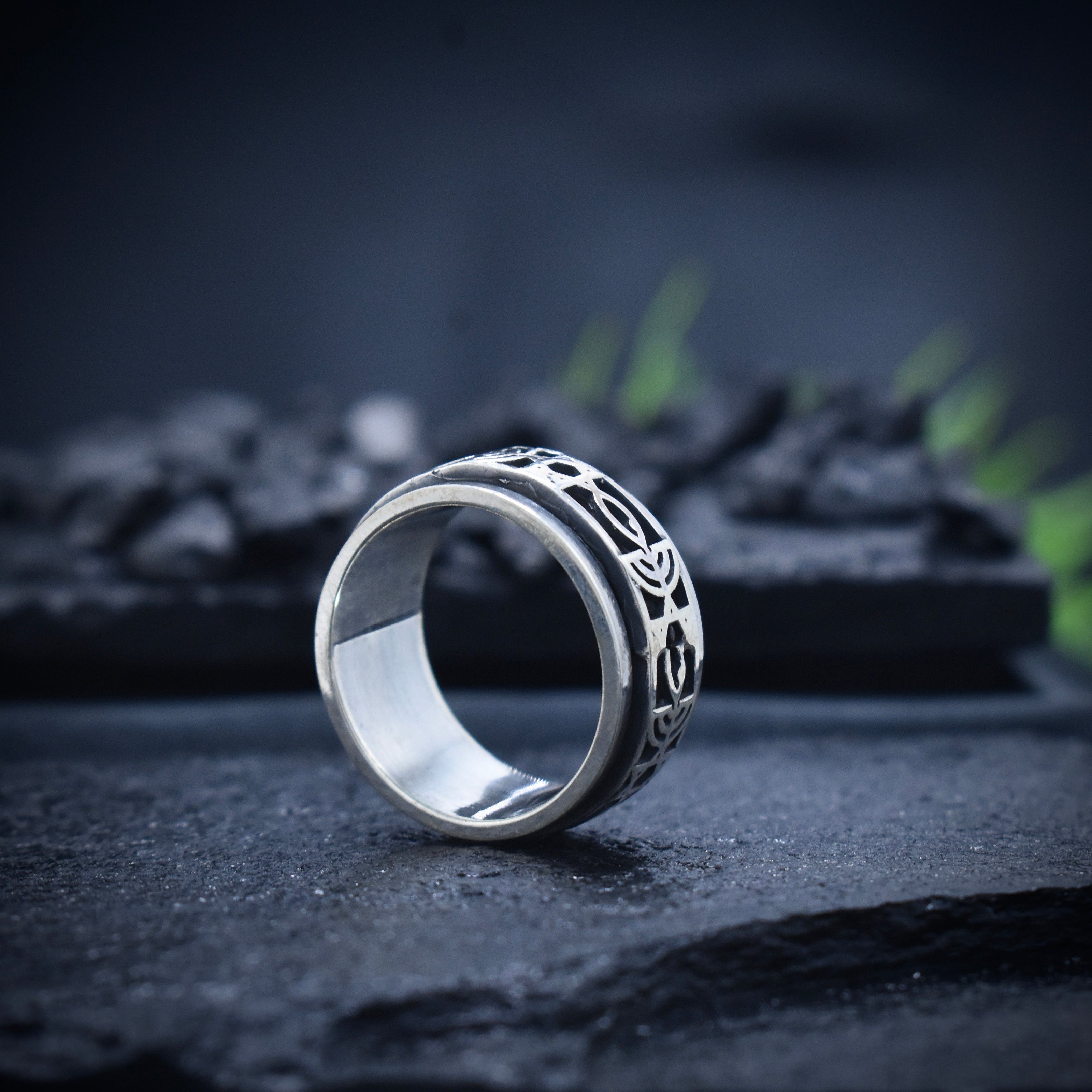 Antique Silver Geometric Pattern Band